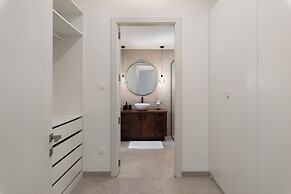 Stylish 1BR APT with Terrace