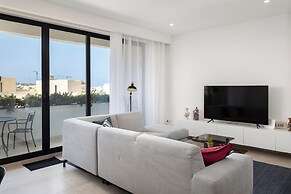 Stylish 1BR APT with Terrace