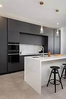 Stylish 1BR APT with Terrace