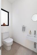 Stylish 1BR APT with Terrace