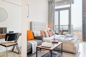 Manzil - Sleek Studio with Pool in JVC