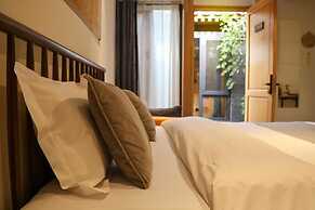 Templeside Courtyard Hotel
