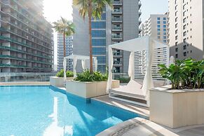 Modern Luxury Apartment - Balcony Pool
