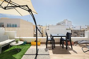Sunlit Penthouse - 2 Terraces & Hot Tub