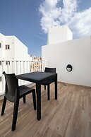 Sunlit Penthouse - 2 Terraces & Hot Tub