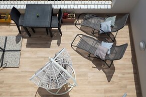 Sunlit Penthouse - 2 Terraces & Hot Tub