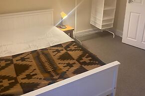 3 Bed Sleeps 6 Free Parking Enclosed Garden