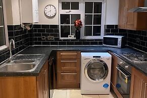 3 Bed Sleeps 6 Free Parking Enclosed Garden