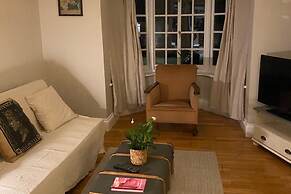 3 Bed Sleeps 6 Free Parking Enclosed Garden