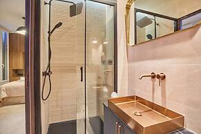 Suite Premium Facing the Chateau de Vincennes