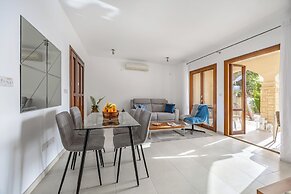 Bk02 Adjacent to Aphrodite Hills Pool & Sea View