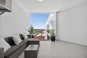 Apartment with Balcony & Parking Perth