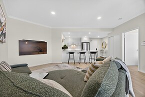 Apartment with Balcony & Parking Perth
