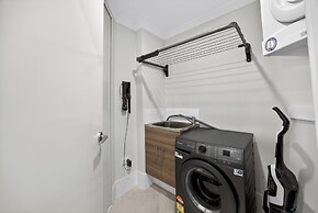Apartment with Balcony & Parking Perth