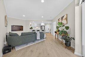 Apartment with Balcony & Parking Perth
