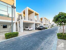 Luxury 4BR Bliss Villa Arabian Ranches III
