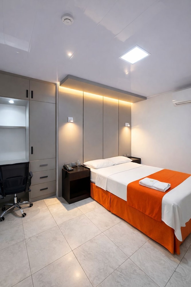 HOTEL MADRIGGAL