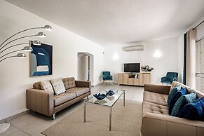 4 Beds, Golf Views, Optional Pool Heating