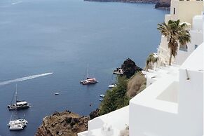 Anemos Caldera Oia
