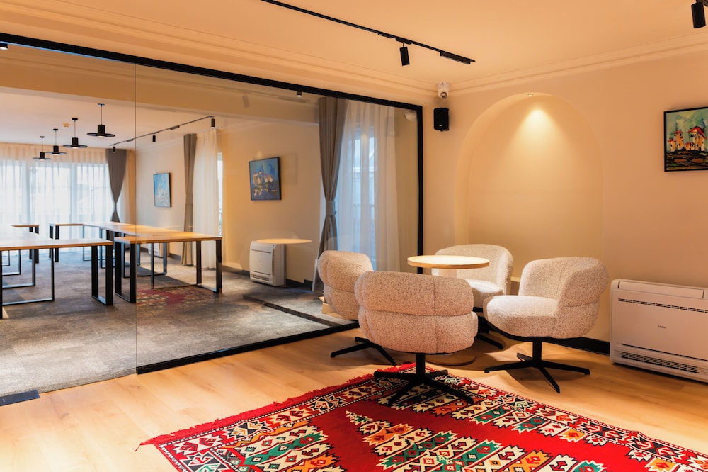 PRI ApartHotel