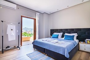 Great Alexander Suites