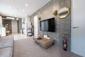 Hale Twelve AB
