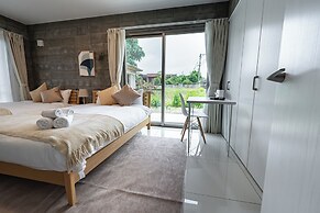 Hale Twelve AB