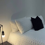 Cozy Modern Apartment on Leith Walk