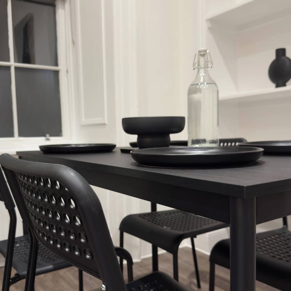 Cozy Modern Apartment on Leith Walk