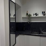 Cozy Modern Apartment on Leith Walk