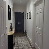 Cozy Modern Apartment on Leith Walk