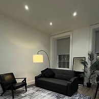 Cozy Modern Apartment on Leith Walk