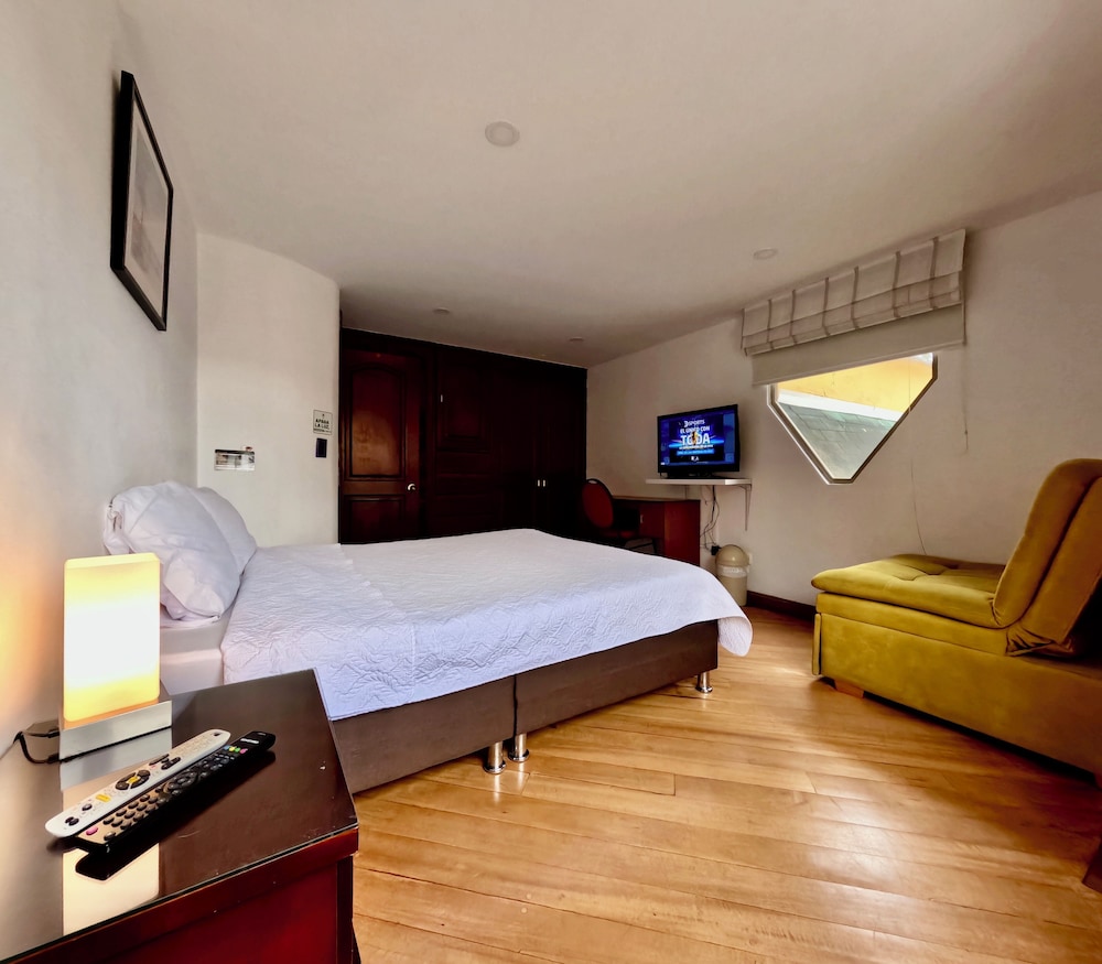 HOTEL CASA IRIS