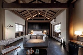 Dali Ancient City Xishan Designer Hotel