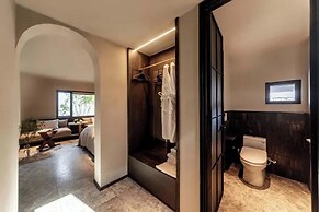 Dali Ancient City Xishan Designer Hotel