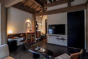 Dali Ancient City Xishan Designer Hotel