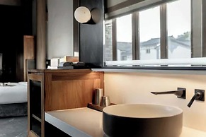 Dali Ancient City Xishan Designer Hotel
