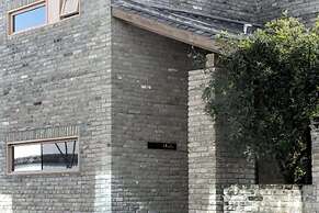 Dali Ancient City Xishan Designer Hotel