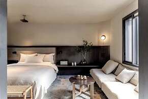 Dali Ancient City Xishan Designer Hotel