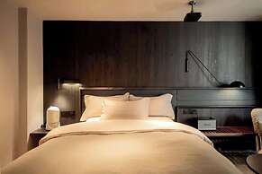 Dali Ancient City Xishan Designer Hotel