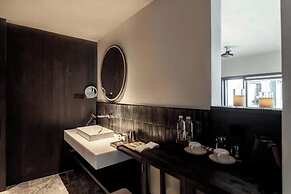 Dali Ancient City Xishan Designer Hotel