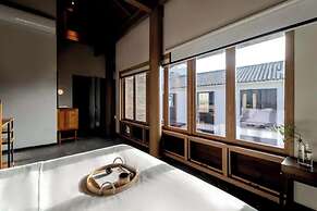 Dali Ancient City Xishan Designer Hotel