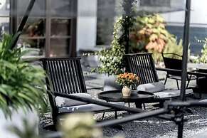 Dali Ancient City Xishan Designer Hotel