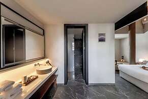 Dali Ancient City Xishan Designer Hotel