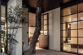 Dali Ancient City Xishan Designer Hotel