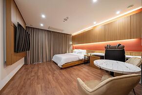 M Place Hotel Guwol-dong