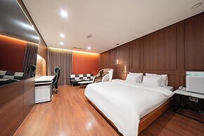 M Place Hotel Guwol-dong