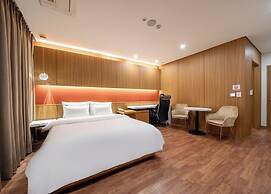 M Place Hotel Guwol-dong