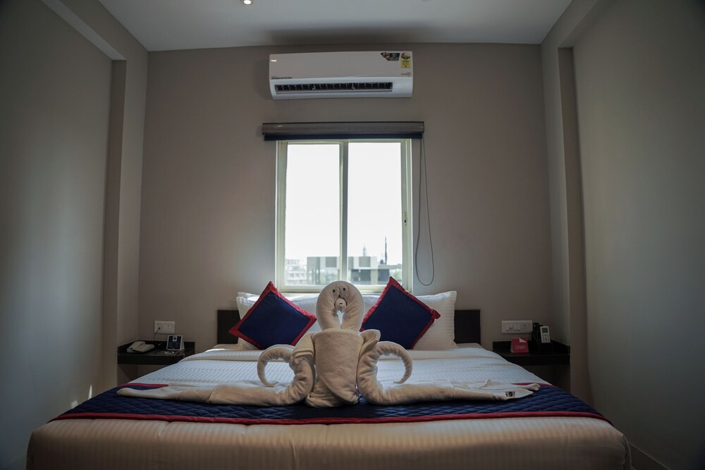 Surendra Landmark By Spree Hotels