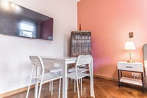 Chic 1BR Apartment Near AKH Center